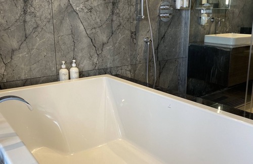 Jaipur Hotel | Holiday Inn Express & Suites Jaipur Gopalpura by IHG