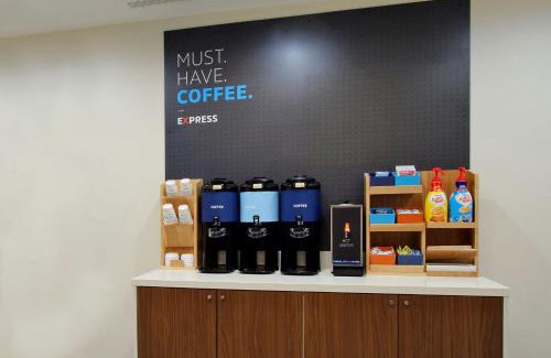 Jacinto City Hotel | Holiday Inn Express & Suites Houston East by IHG