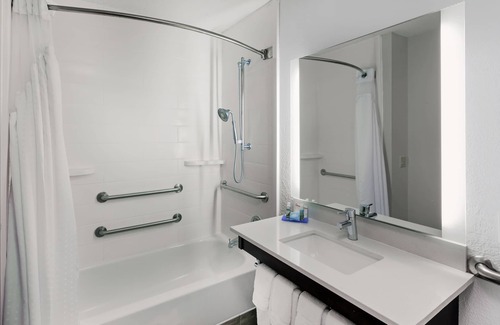 The Villages Hotel | Holiday Inn Express & Suites Houston - Memorial Park Area by IHG