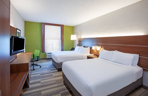 The Villages Hotel | Holiday Inn Express & Suites Houston - Memorial Park Area by IHG