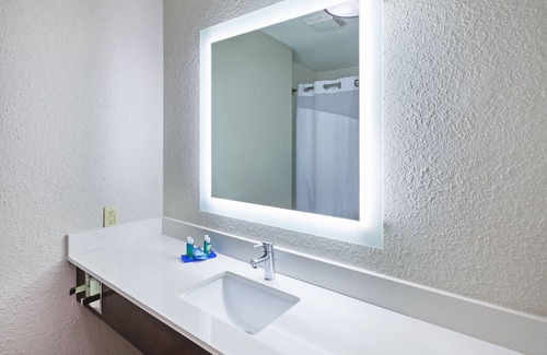 The Villages Hotel | Holiday Inn Express & Suites Houston - Memorial Park Area by IHG