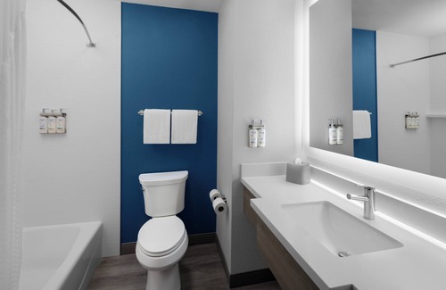 Midland Hotel | Holiday Inn Express & Suites Midland Loop 250 by IHG