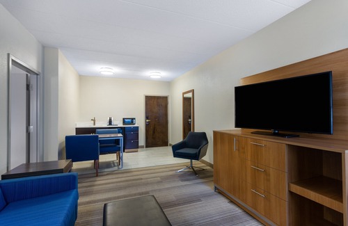 King of Prussia Hotel | Holiday Inn Express Hotel & Suites Philadelphia – King of Prussia by IHG