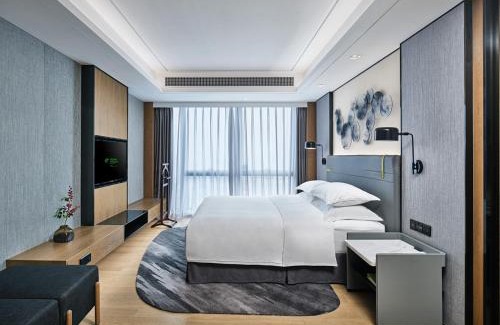 Baiyun Hotel | Holiday Inn Guangzhou South Lake-an lHG Hotel