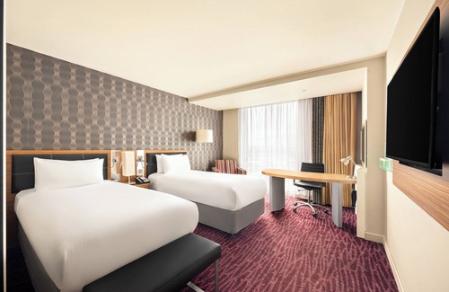 Salford Hotel | Holiday Inn Manchester-Media City UK by IHG