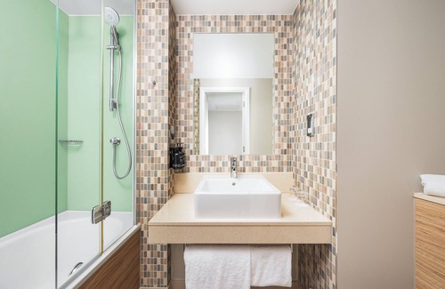 Salford Hotel | Holiday Inn Manchester-Media City UK by IHG