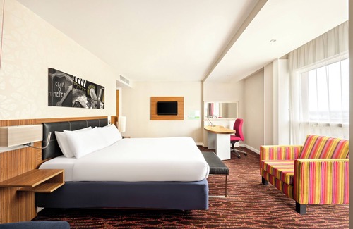 Salford Hotel | Holiday Inn Manchester-Media City UK by IHG