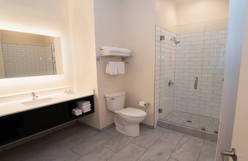 Terrytown Hotel | Holiday Inn New Orleans West Bank Tower by IHG
