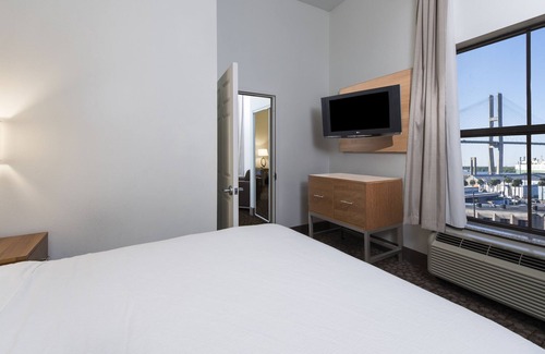 Yamacraw Village Hotel | Holiday Inn Savannah Historic District by IHG