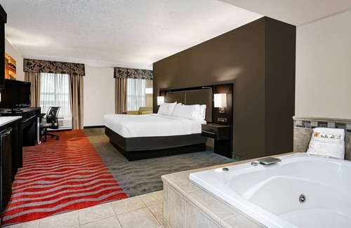 College Station Hotel | Holiday Inn & Suites College Station - Aggieland by IHG