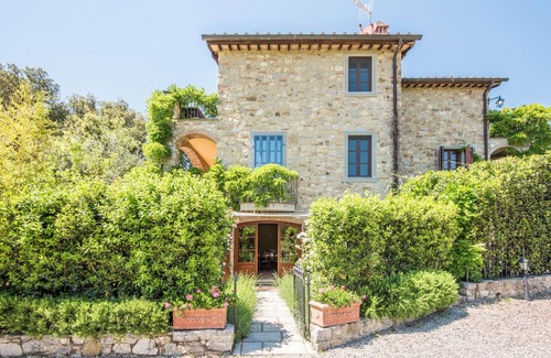 Villa A Sesta House | Holiday Home "Casa Minuccia" with Pool, Garden & Wi-Fi