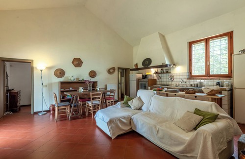 Ponte di Gabbiano House | Holiday Home 'Fienile' with Shared Pool, Shared Garden and Wi-Fi