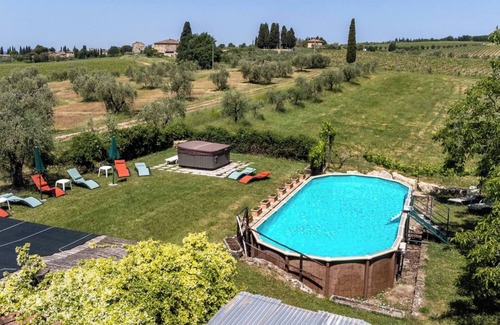 Ponte di Gabbiano House | Holiday Home 'Fienile' with Shared Pool, Shared Garden and Wi-Fi