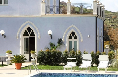 Francavilla di Sicilia House | Holiday house Francavilla di Sicilia for 1 - 10 persons with 5 bedrooms - Luxury holiday home