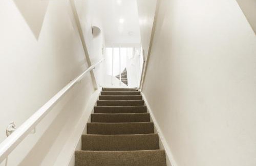 Ravenscourt Park Apartment | Holiday Lets London K