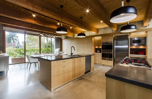 Kerrisdale House | Holiday Oasis in the Heart of Vancouver with Private Swimming Pool