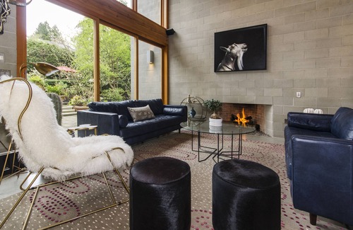 Kerrisdale House | Holiday Oasis in the Heart of Vancouver with Private Swimming Pool