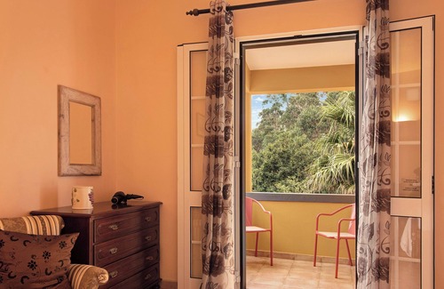 Machico House | Holiday Home "Casa Catarina" with Mountain View, Wi-Fi, Balcony & Terrace