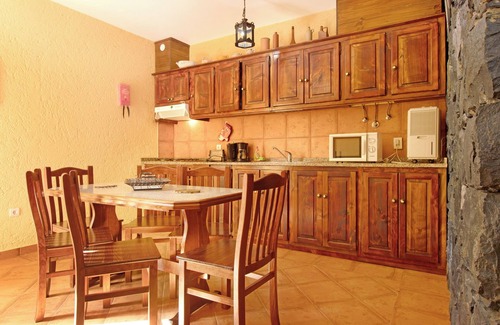 Machico House | Holiday Home "Casa Cristina" with Mountain View, Terrace & Wi-Fi