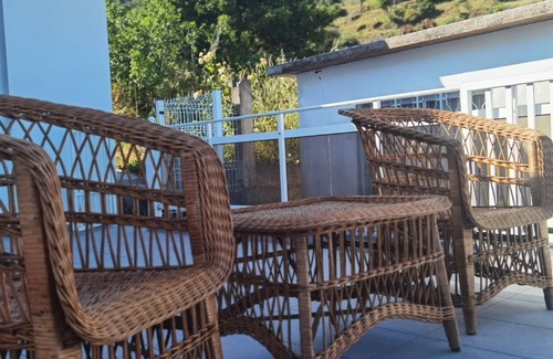 Santo da Serra House | Holiday Home 'Honey Factory' with Mountain View, Wi-Fi and Air Conditioning
