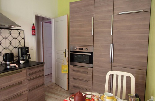 Meze Apartment | Holiday rental in private garden on the port
