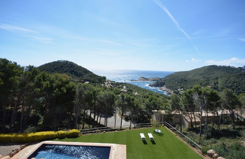 Begur House | Holiday rental villa with swimming pool in Begur, Sa Tuna