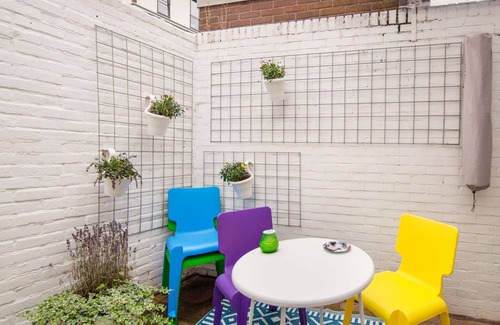 Binnenstad-Oost House | Holiday rental with 2 bedrooms at walking distance of Martini Tower