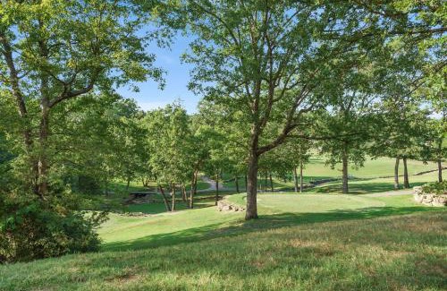 Branson House | Holiday Ridge Escape - Holiday Hills Branson Golf Resort Outdoor pools