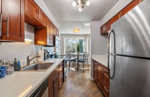 Bouvet Island Apartment | Holiday Special!+KING+W/D+FREE Parking+5min-Downtown Seattle
