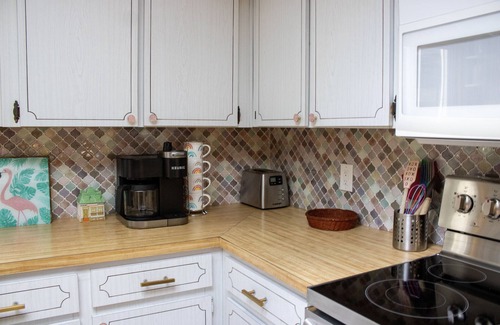 Regency Park House | Holiday Specials! Dog-Friendly Tropical Getaway with a Covered Pool