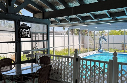 Regency Park House | Holiday Specials! Dog-Friendly Tropical Getaway with a Covered Pool