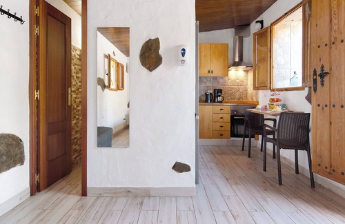 Santa Maria de Guia de Gran Canaria Villa | Holiday Studio 'Maya' with Sea View, Private Terrace and Wi-Fi