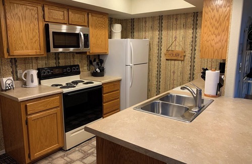 Pinetop Villa | HOLIDAY TIME! TRANQUIL 2 BEDRM VILLA & GARAGE IN PINETOP CNTRY CLB AREA SLEEPS 6