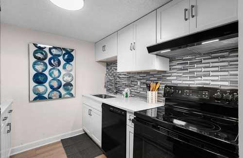 Myrtle Beach Condo | Holiday Towers 602 - Near Ocean!