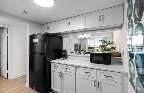 Myrtle Beach Condo | Holiday Towers 602 - Near Ocean!
