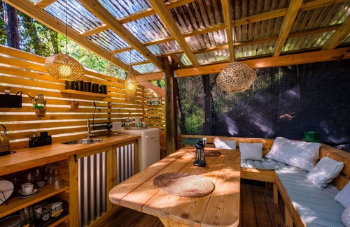 Saint-Paul-de-Vence Apartment | Holiday Treehouse "Shere Khan" with Shared Pool, 2 Private Terraces & Wi-Fi