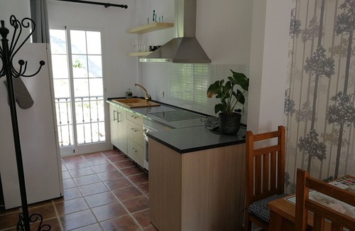 Ojen Apartment | Holiday Triple Apartment