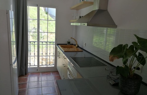 Ojen Apartment | Holiday Triple Apartment