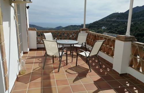 Ojen Apartment | Holiday Triple Apartment