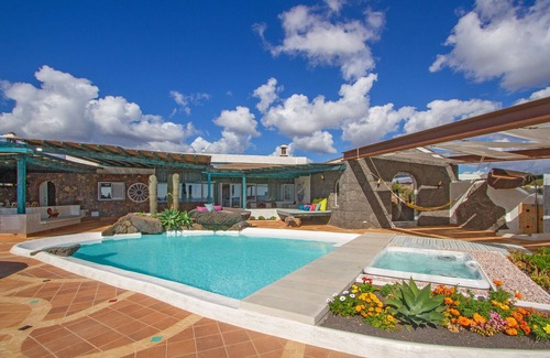 Tias Villa | Holiday Villa 'Dafmir' with Sea Views, Wi-Fi and Air Conditioning