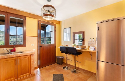 La Solana Villa | Holiday Villa 'Eden El Castillejo' with Mountain Views, Wi-Fi and Air Conditioning