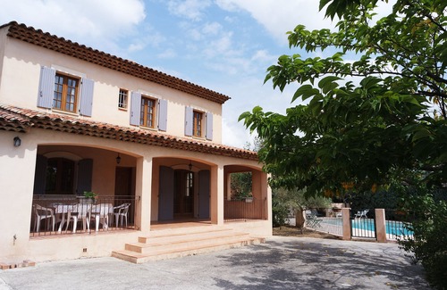 La Tour-d'Aigues Villa | Holiday villa with pool Les Vignes - bastides-du-luberon.com
