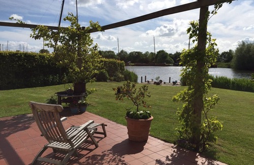 Koudum Villa | Holiday villa on the water of the Frisian Lakes