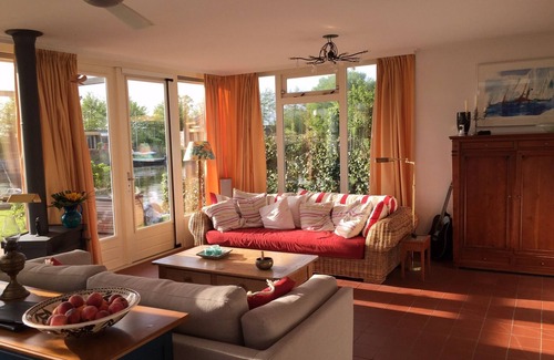 Koudum Villa | Holiday villa on the water of the Frisian Lakes