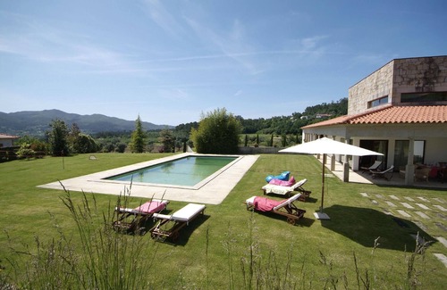 Fornelos House | Holiday villa with garden, grill, and terrace