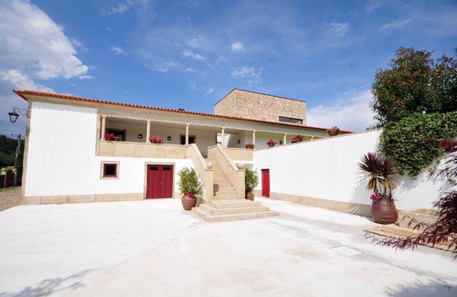 Fornelos House | Holiday villa with garden, grill, and terrace