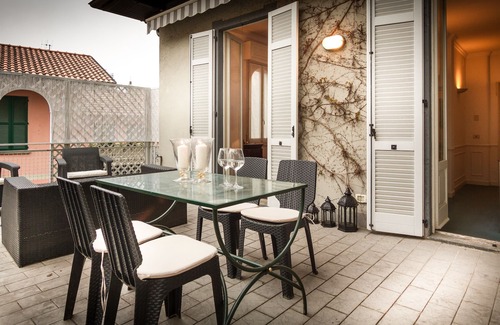 Cernobbio Villa | Holiday villa with large furnished terrace