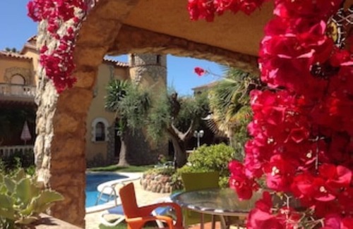 Miami Platja House | Holiday villas Isla Romantica with a beautiful garden, pool, 120 m from the sandy beach