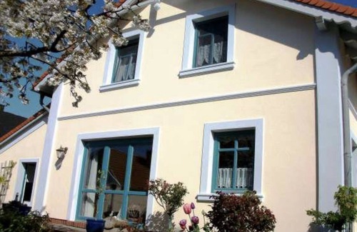 Alt Gaarz Apartment | Holiday with the fisherman! In just a minute on the beach!