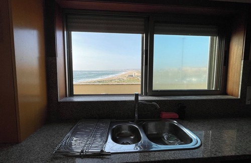 Leixões Condo | Holidays all year round, house on the beach with 220º sea and sunset views
